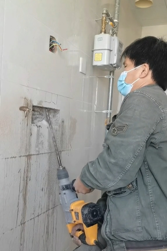 瓷砖没贴好如何处理好(装修瓷砖没贴好怎么办谁承担责任)